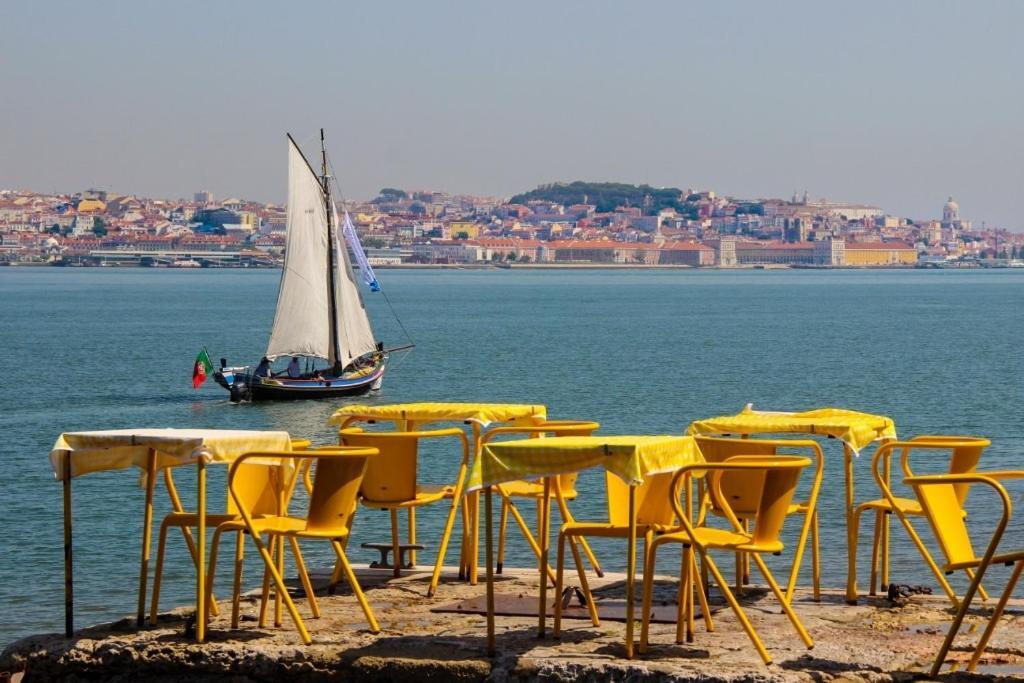 Vista Lisboa Guest Apartments Алмада Екстериор снимка